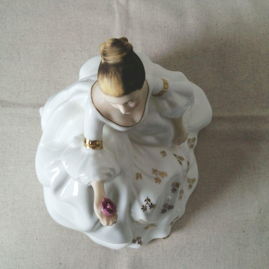 ロイヤルドルトン　フィギュリン　マイラブ　HN2339 陶器人形　フィギュア