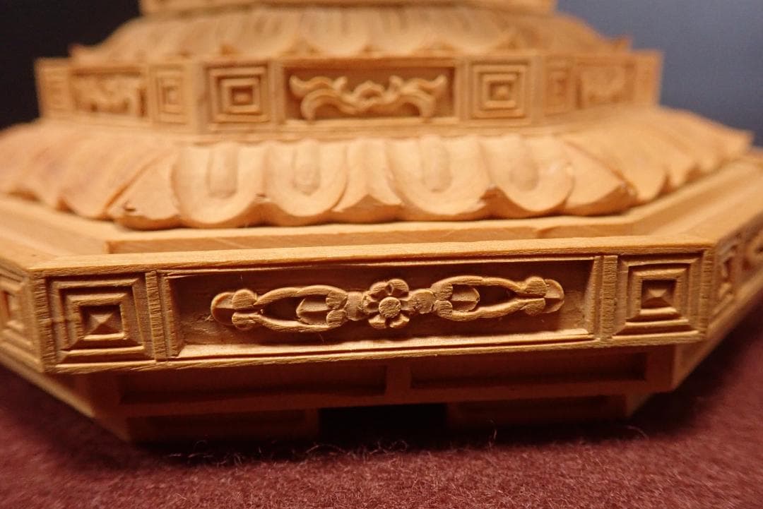 白檀　釈迦如来座像　八角台座　木彫仏像　仏教美術