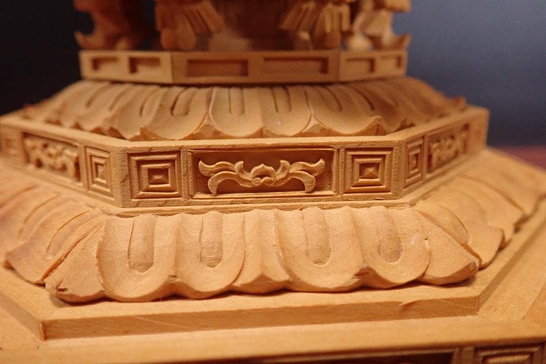 白檀　釈迦如来座像　八角台座　木彫仏像　仏教美術