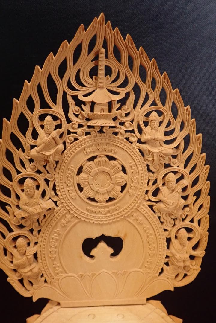 白檀　釈迦如来座像　八角台座　木彫仏像　仏教美術