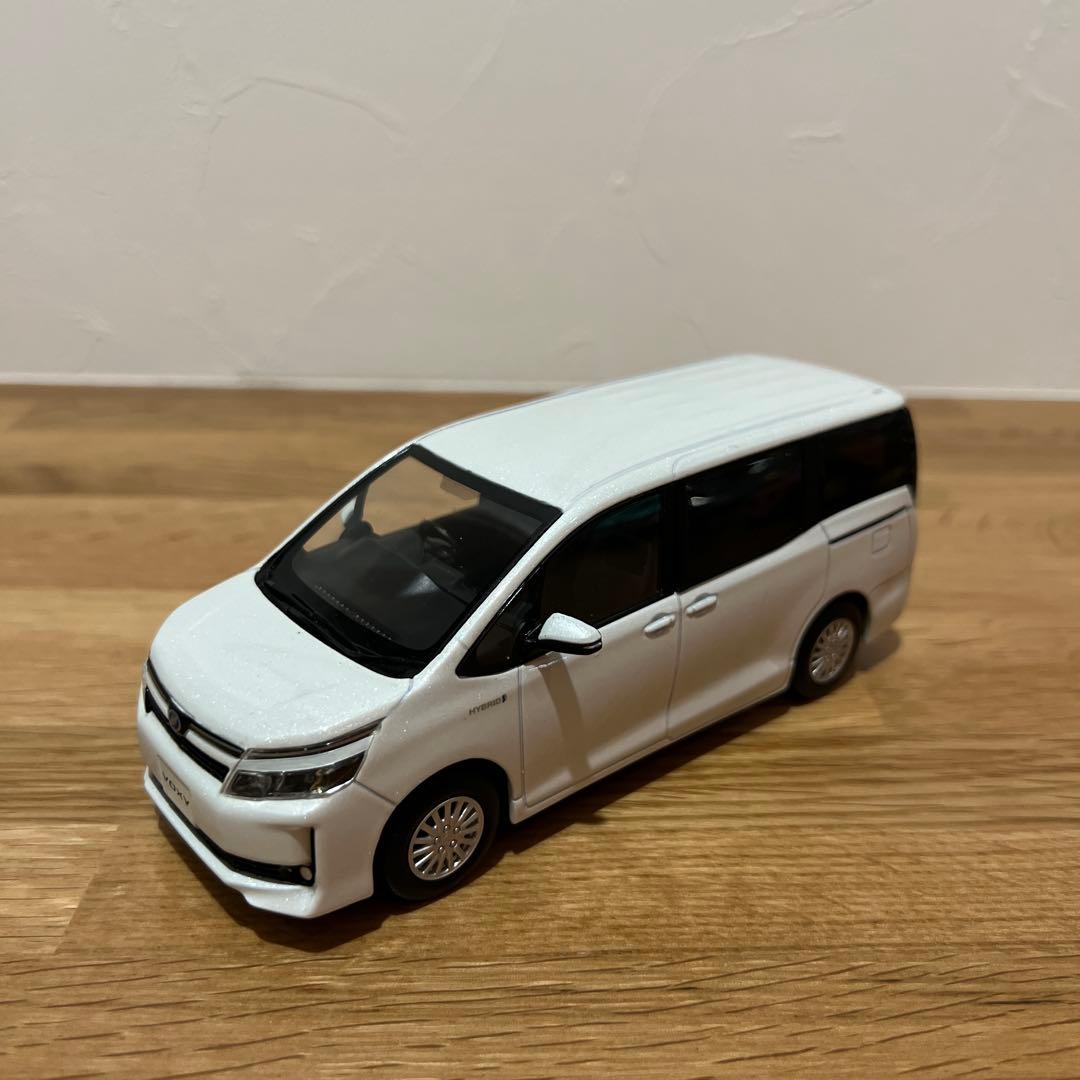 ハ*ル様 ヴォクシー 80系 voxy カラーサンプルミニカー 非売品