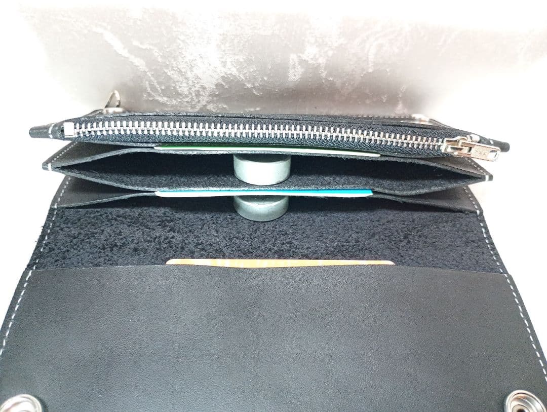 黒色　トラッカーウォレット　牛革　レザー　植物タンニン鞣し　三層二つ折り