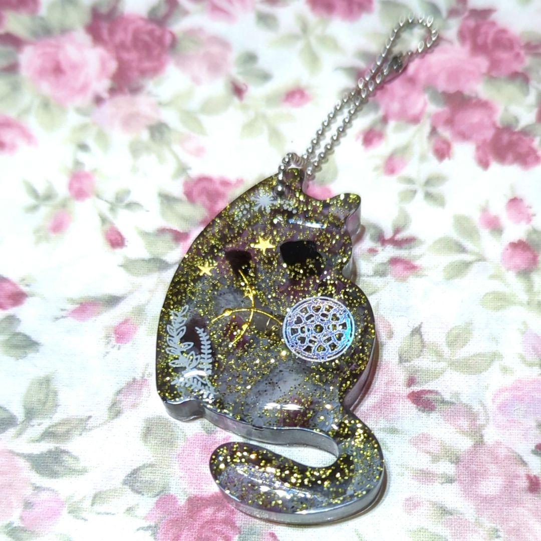 魔女猫なのに魔除する猫ちゃんオルゴナイトチャーム①