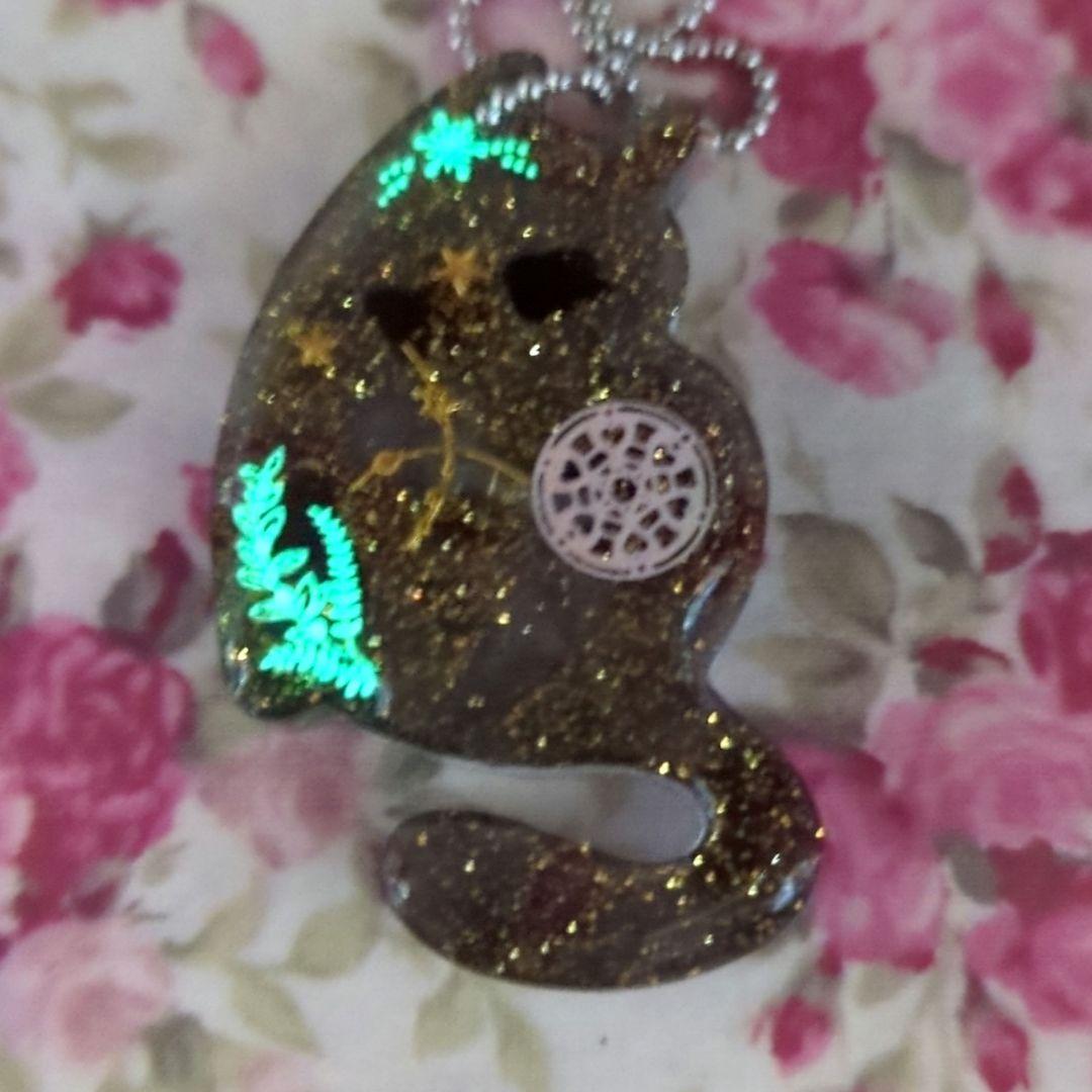 魔女猫なのに魔除する猫ちゃんオルゴナイトチャーム①