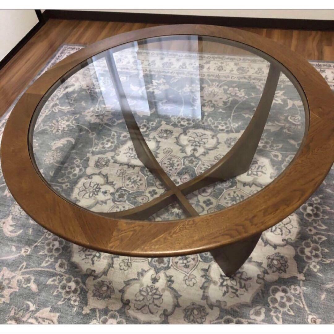 円形ガラス天板のセンターテーブル