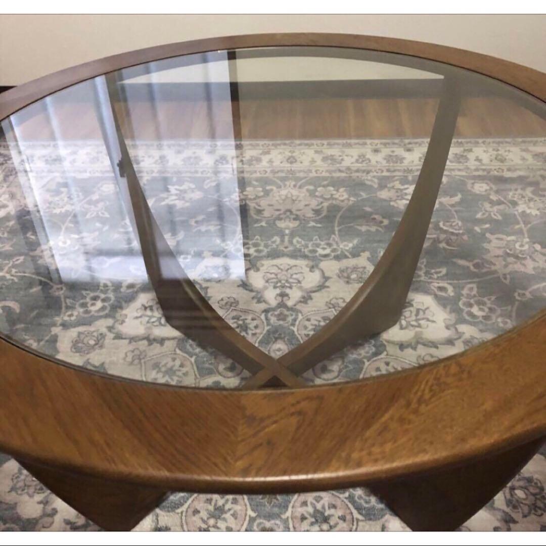 円形ガラス天板のセンターテーブル