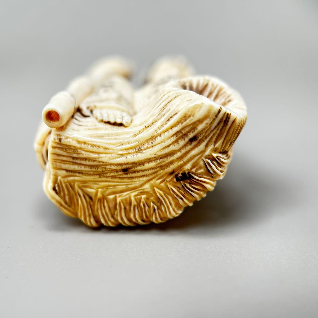 老人彫刻 杖と籠付き極上　根付天然素材アンティーク骨董　飾り物古美術置物細密細工