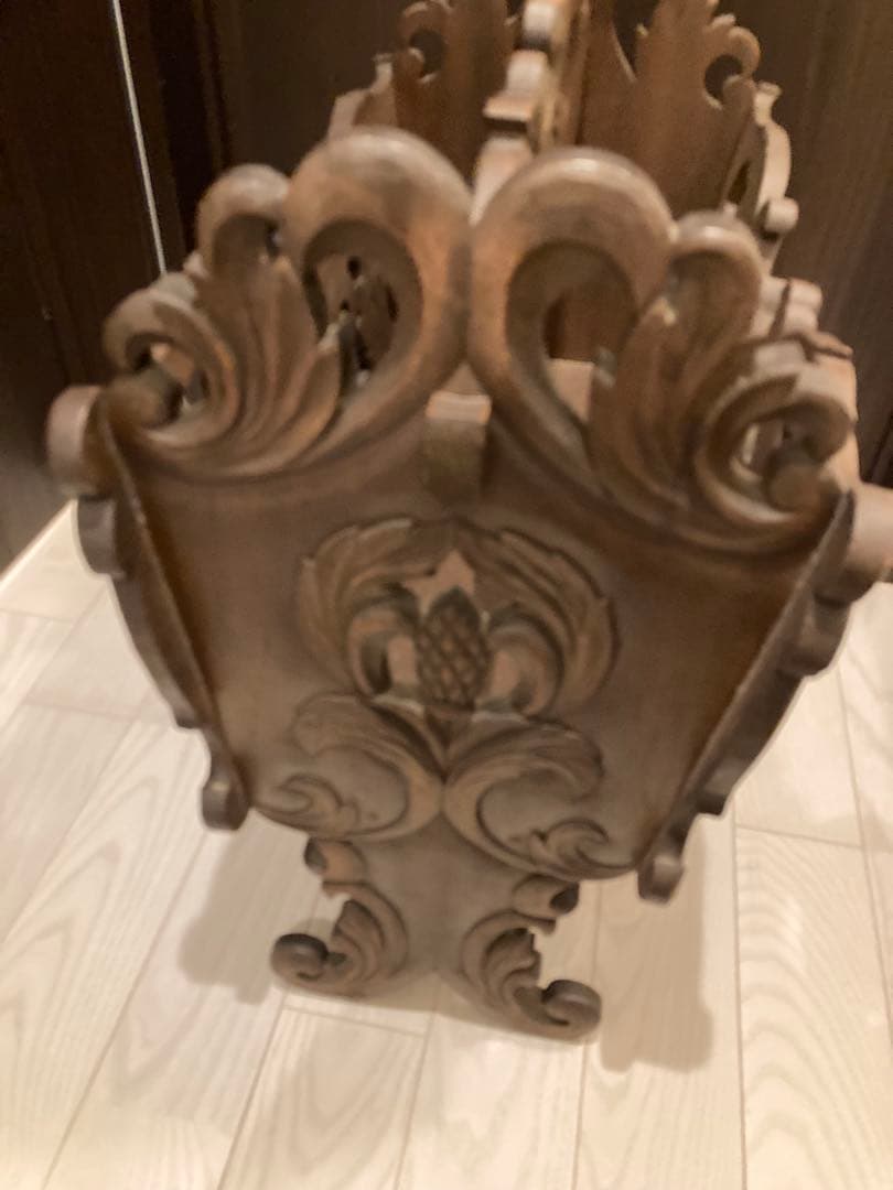 希少　ヨーロッパデザイン　木製彫刻マガジンラック