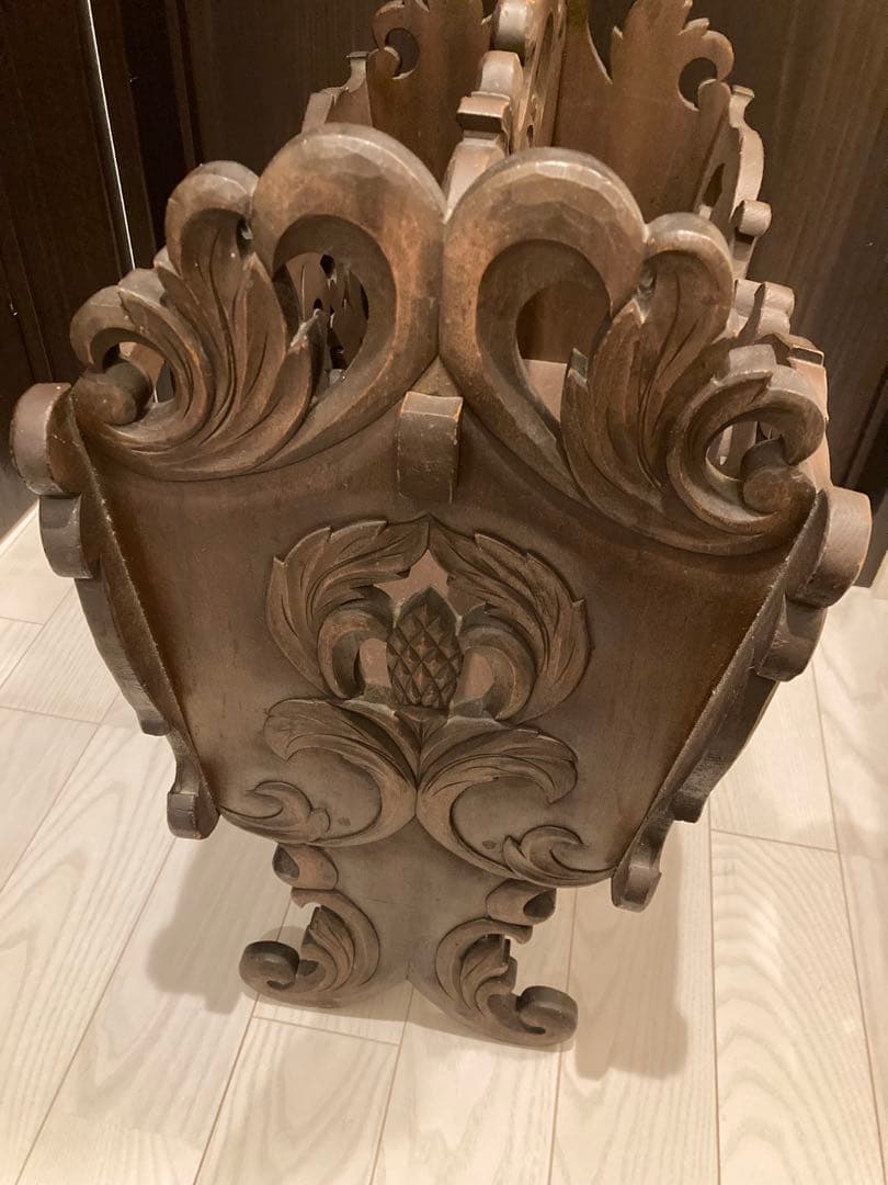 希少　ヨーロッパデザイン　木製彫刻マガジンラック