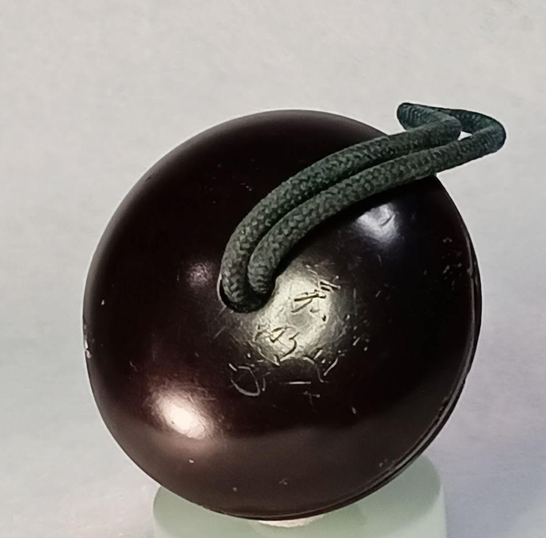 唐木彫 饅頭 根付 「金魚の図」裏面に在銘 判読出来ず