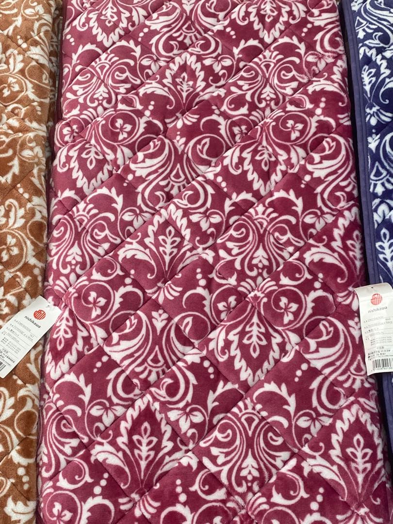 新品♦️西川 あったか敷き毛布 シーツ♦️高級感あるダマスク柄♦️ブラウン♦️送料込