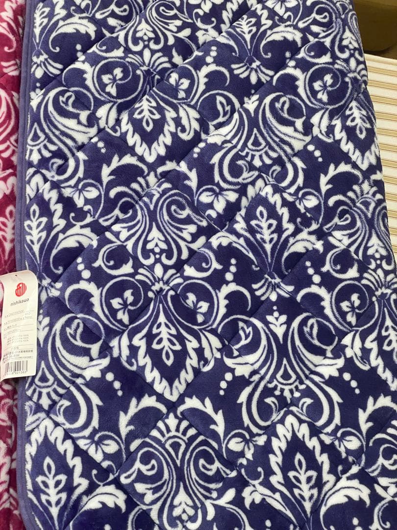 新品♦️西川 あったか敷き毛布 シーツ♦️高級感あるダマスク柄♦️ブラウン♦️送料込