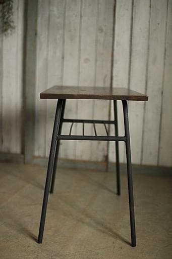 古い小ぶりな古い鉄脚と古材のテーブル　机　作業台　古家具　古道具