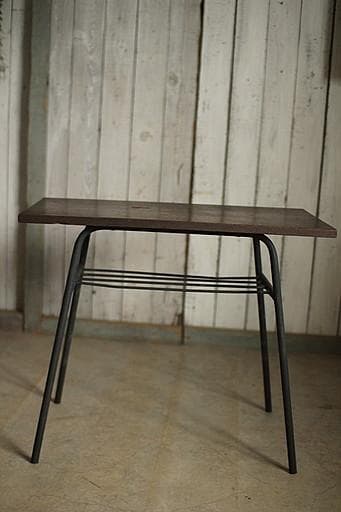 古い小ぶりな古い鉄脚と古材のテーブル　机　作業台　古家具　古道具