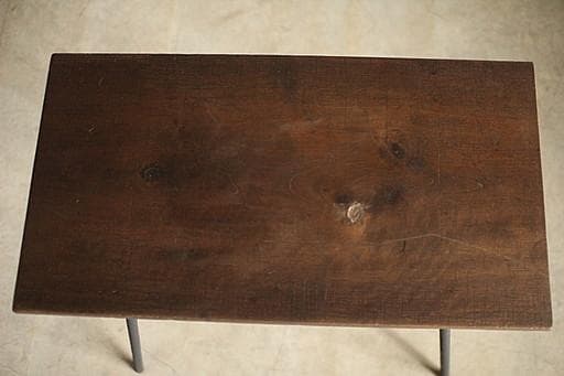 古い小ぶりな古い鉄脚と古材のテーブル　机　作業台　古家具　古道具