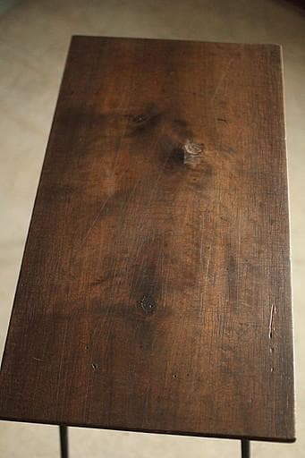 古い小ぶりな古い鉄脚と古材のテーブル　机　作業台　古家具　古道具