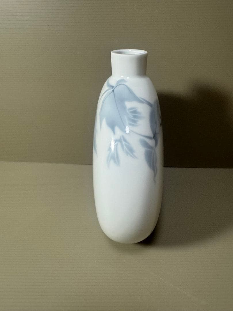 2117 深川製磁 淡釉光彩 薄墨白牡丹 花瓶