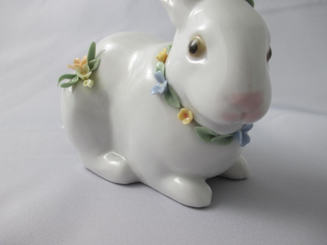 LLADRO リヤドロ 花飾りの白うさぎ