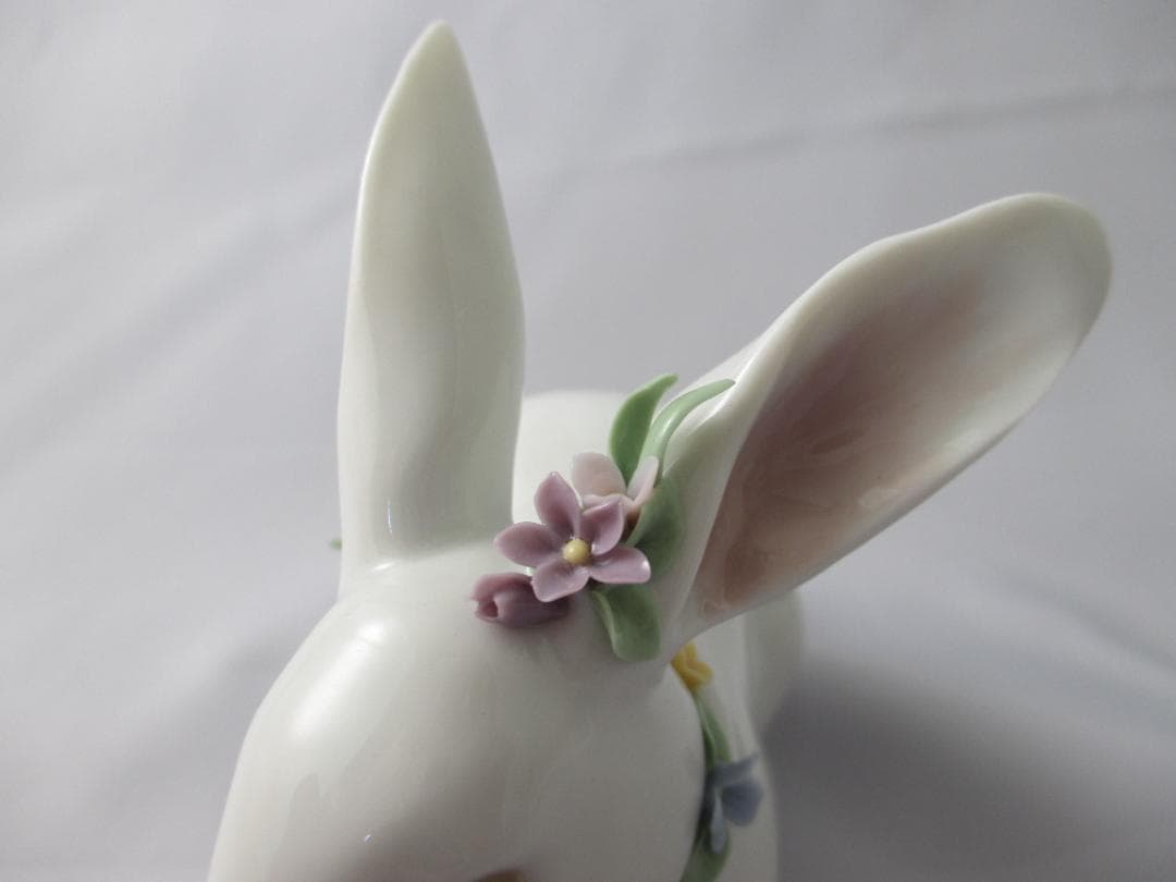 LLADRO リヤドロ 花飾りの白うさぎ
