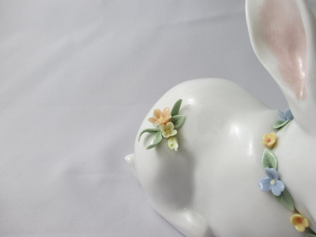 LLADRO リヤドロ 花飾りの白うさぎ