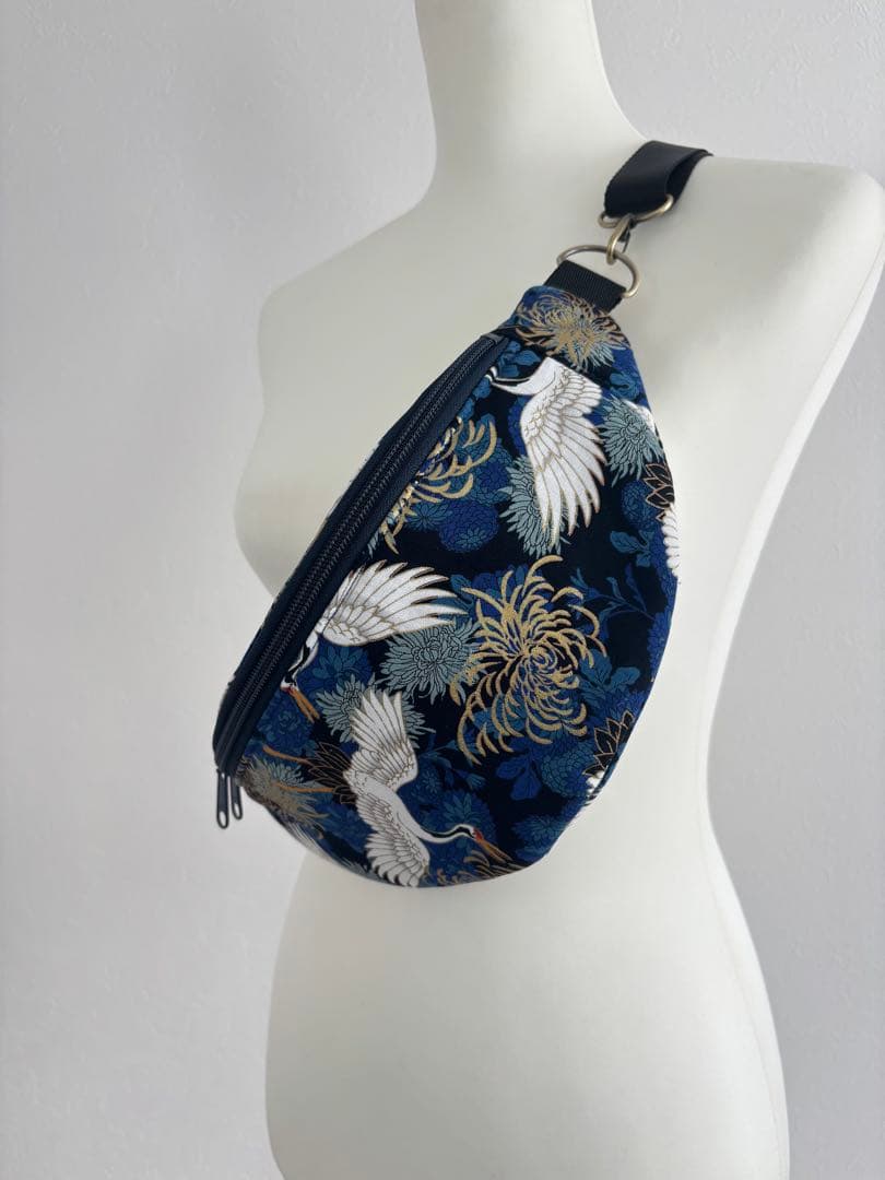 鶴と菊の和柄スリングバッグ｜キルト芯でふっくら形をキープ／クロスボディバッグ
