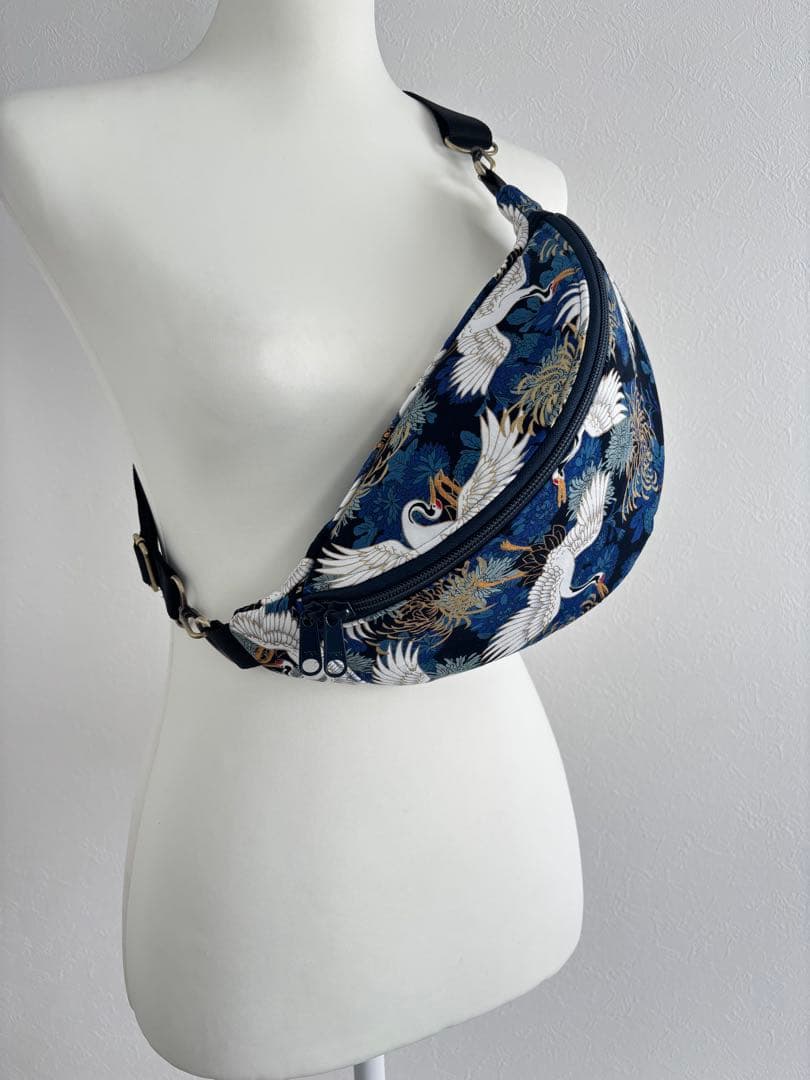 鶴と菊の和柄スリングバッグ｜キルト芯でふっくら形をキープ／クロスボディバッグ