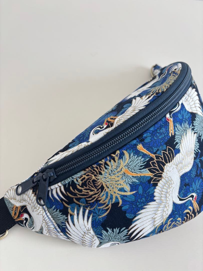 鶴と菊の和柄スリングバッグ｜キルト芯でふっくら形をキープ／クロスボディバッグ