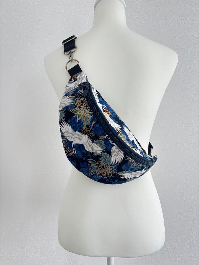鶴と菊の和柄スリングバッグ｜キルト芯でふっくら形をキープ／クロスボディバッグ