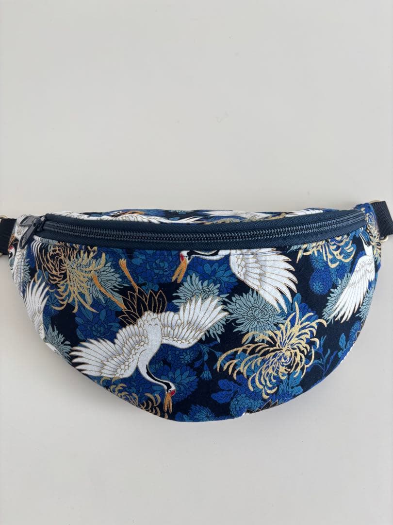 鶴と菊の和柄スリングバッグ｜キルト芯でふっくら形をキープ／クロスボディバッグ