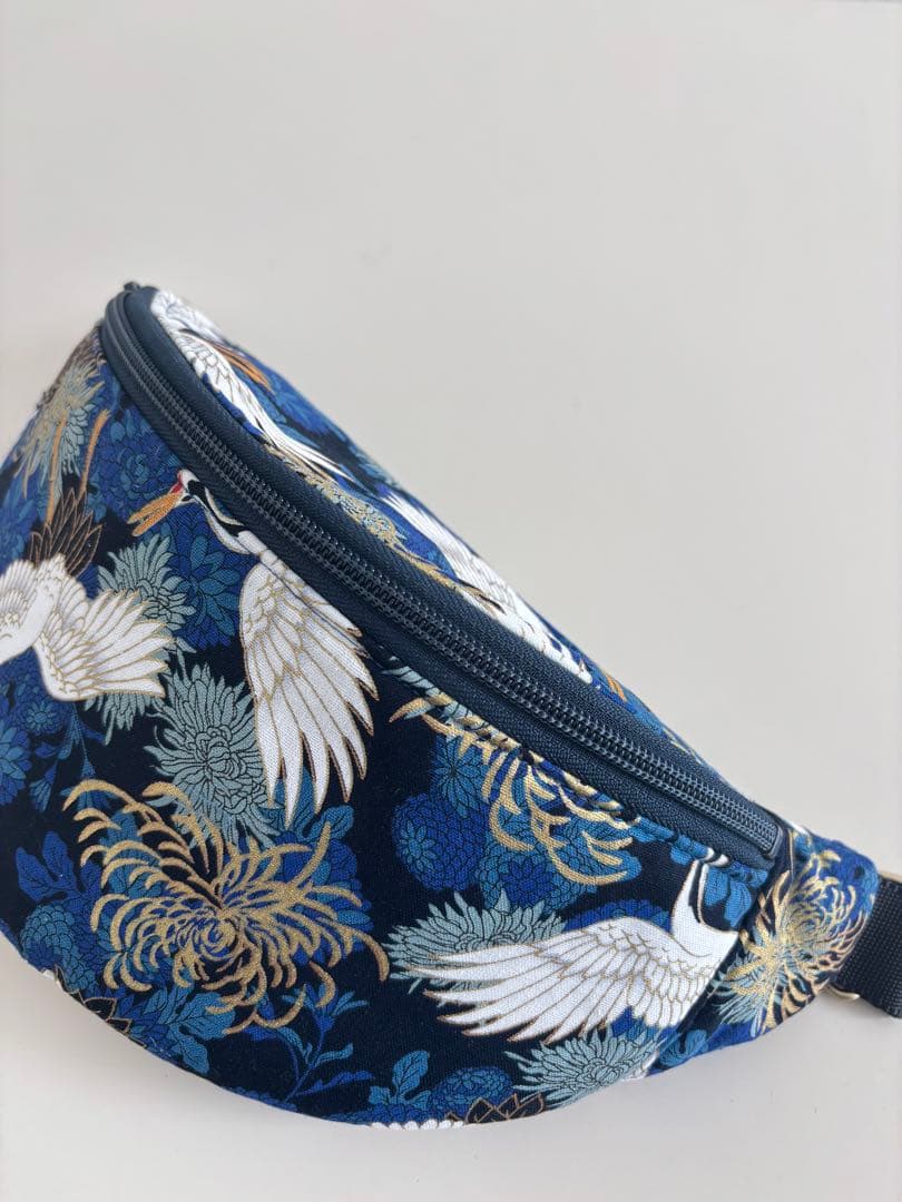 鶴と菊の和柄スリングバッグ｜キルト芯でふっくら形をキープ／クロスボディバッグ