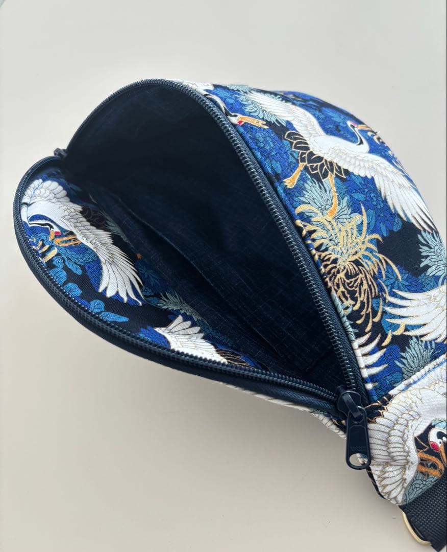 鶴と菊の和柄スリングバッグ｜キルト芯でふっくら形をキープ／クロスボディバッグ