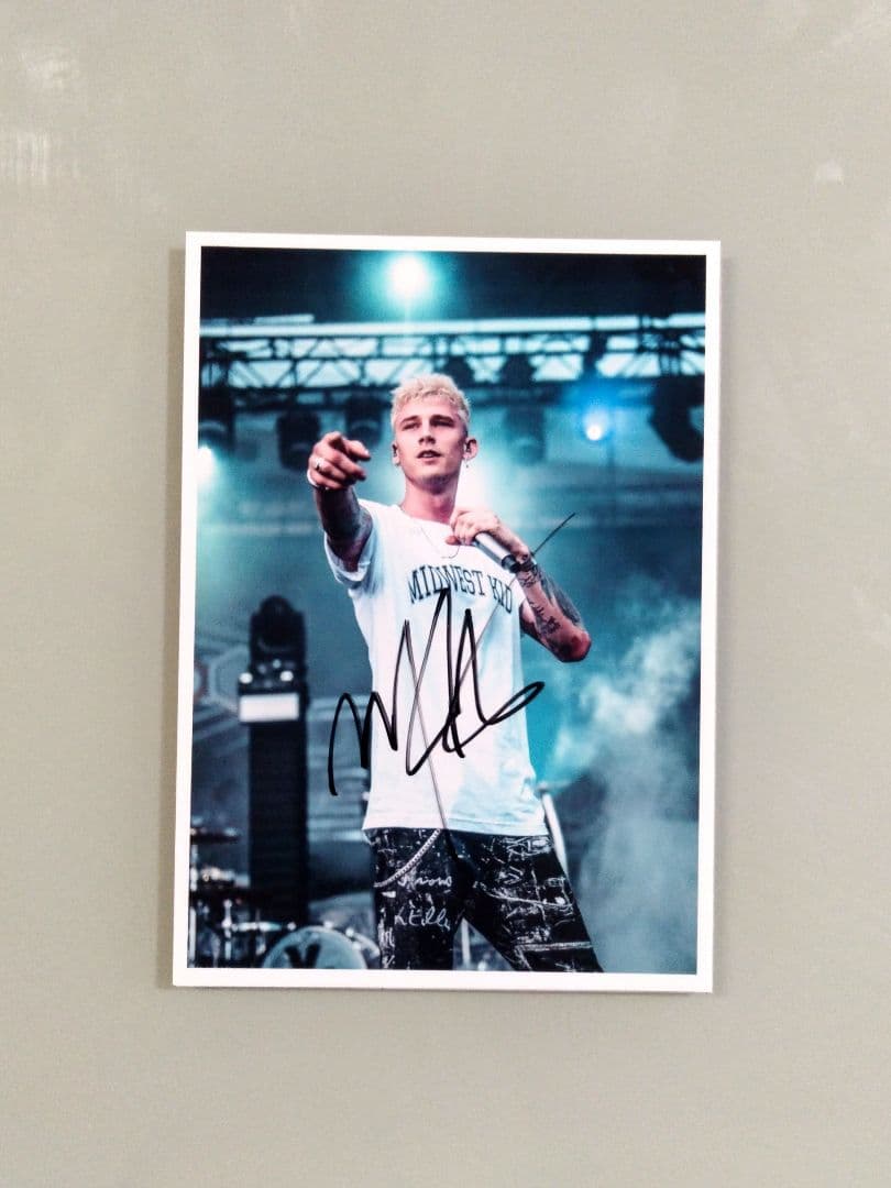 セール中…マシン・ガン・ケリー直筆サイン入り2Lサイズ写真…アメリカの