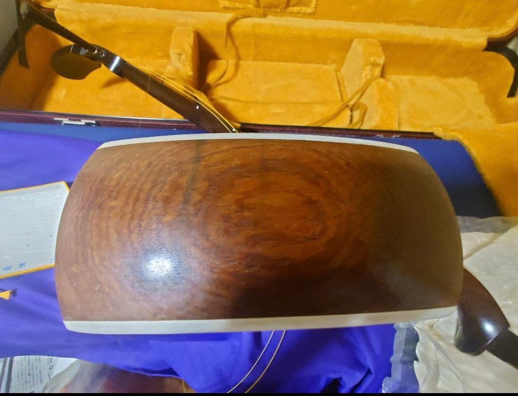 細棹三味線　棹全体に綺麗なすだれ虎斑入りハードケース付宅急便配送料¥1700込