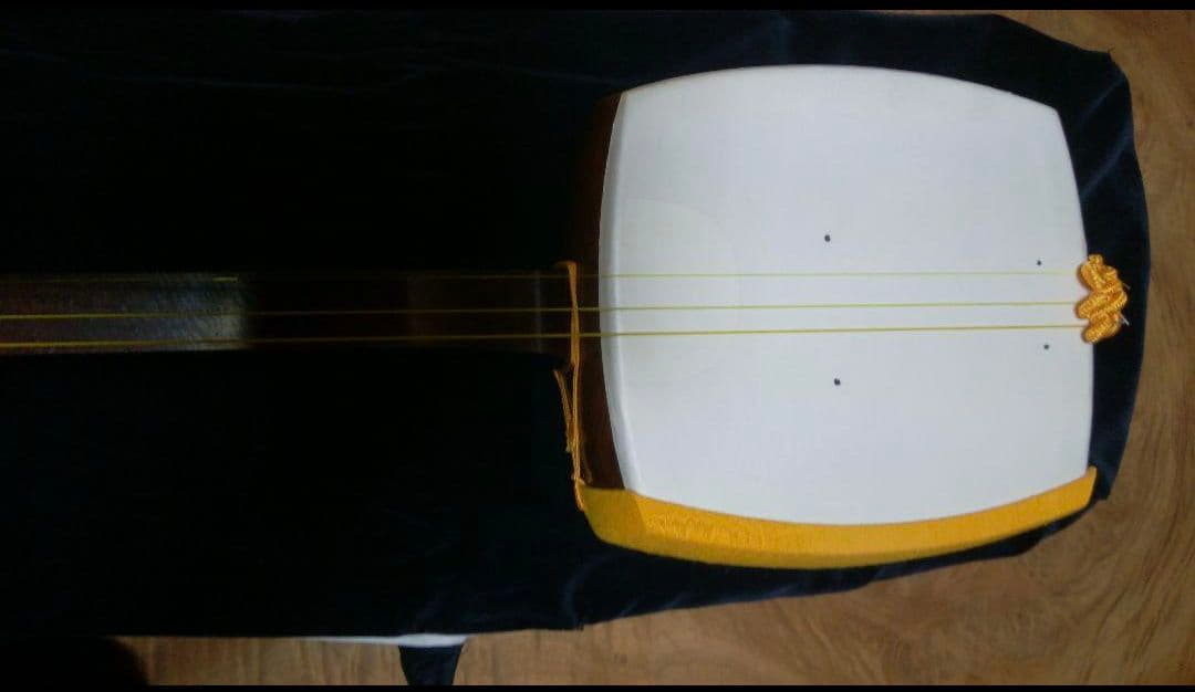 細棹三味線　棹全体に綺麗なすだれ虎斑入りハードケース付宅急便配送料¥1700込