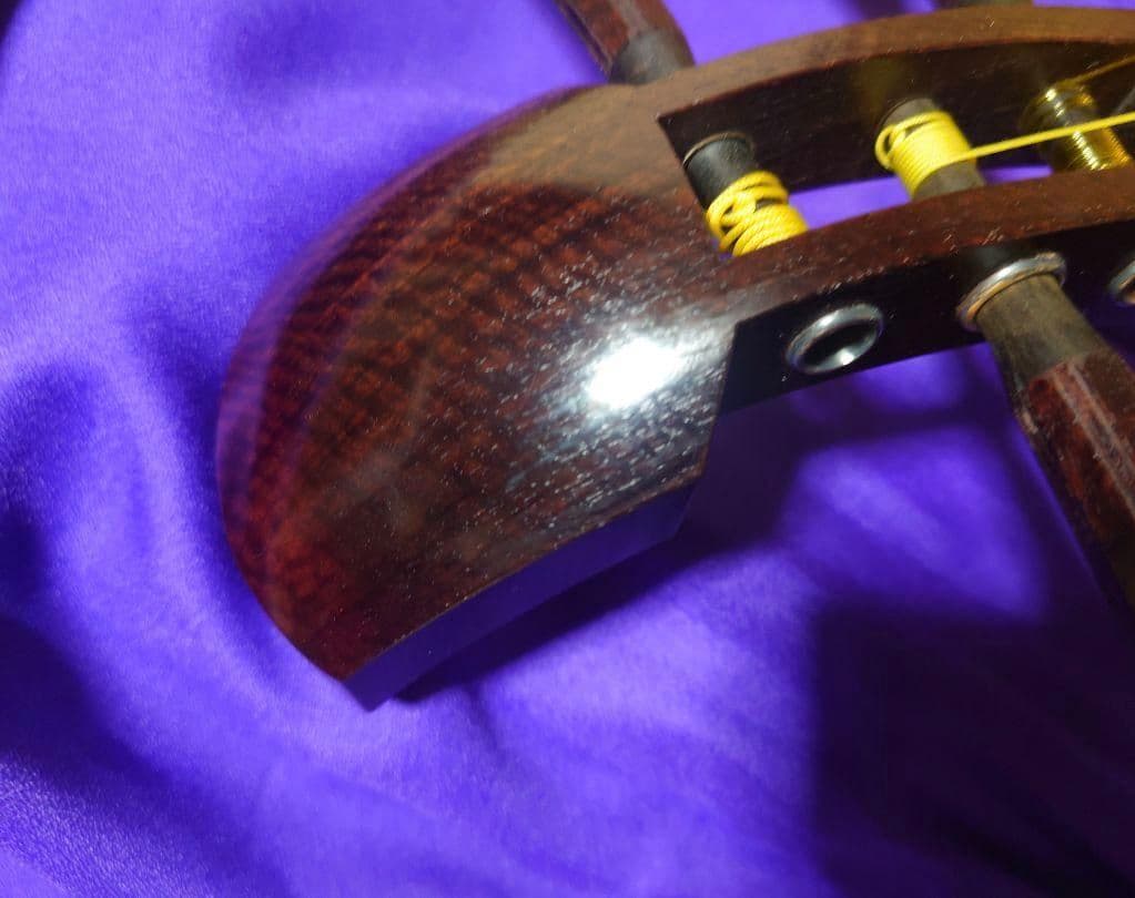 細棹三味線　棹全体に綺麗なすだれ虎斑入りハードケース付宅急便配送料¥1700込