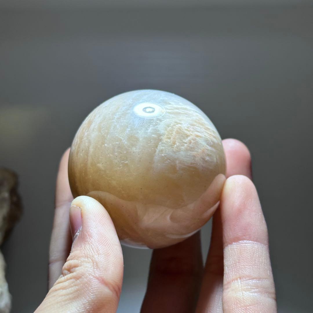 天然石ムーンストーンのでスフィア　丸玉　置物G.271