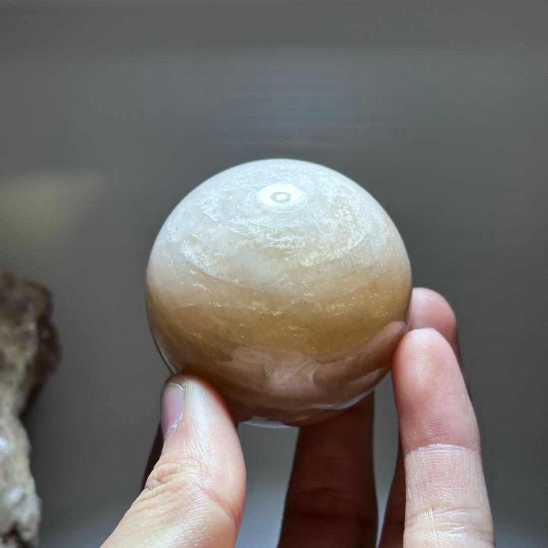 天然石ムーンストーンのでスフィア　丸玉　置物G.271