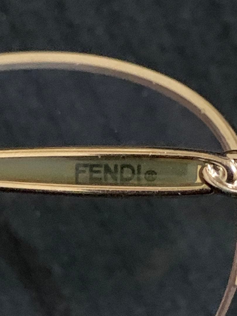 FENDI ゴールドオーバルフレームメガネフレーム。美品。