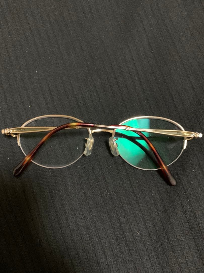 FENDI ゴールドオーバルフレームメガネフレーム。美品。