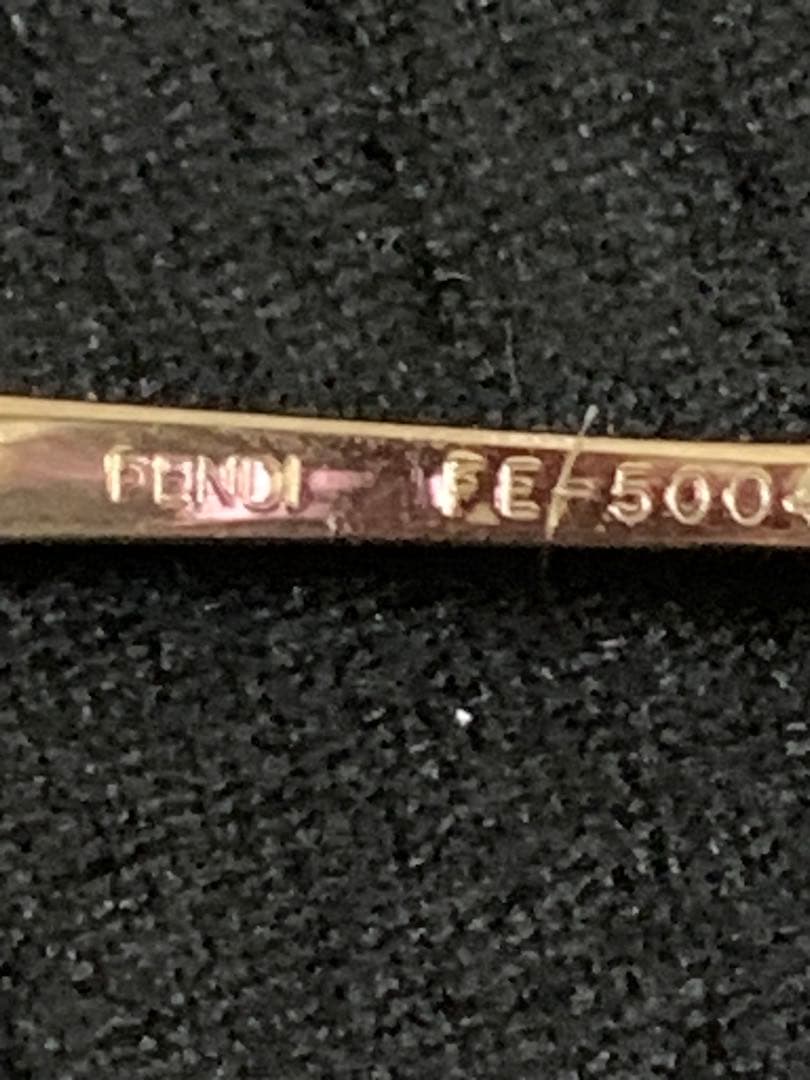 FENDI ゴールドオーバルフレームメガネフレーム。美品。