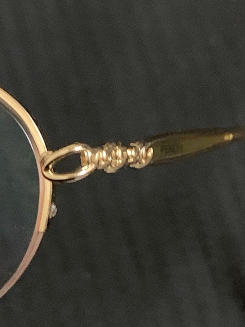 FENDI ゴールドオーバルフレームメガネフレーム。美品。