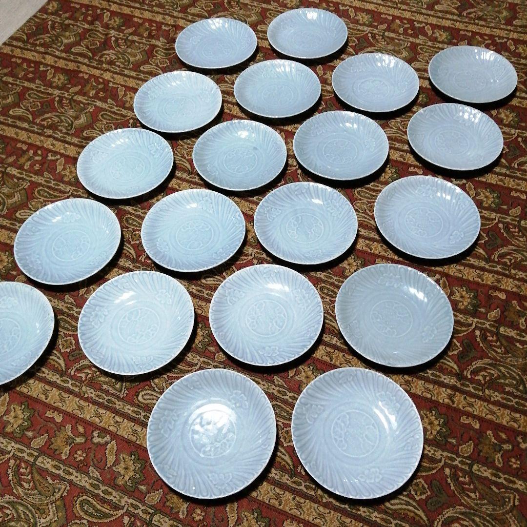 瀬戸焼　青磁陽刻文皿　20枚　15.3cm　大正期～昭和初期
