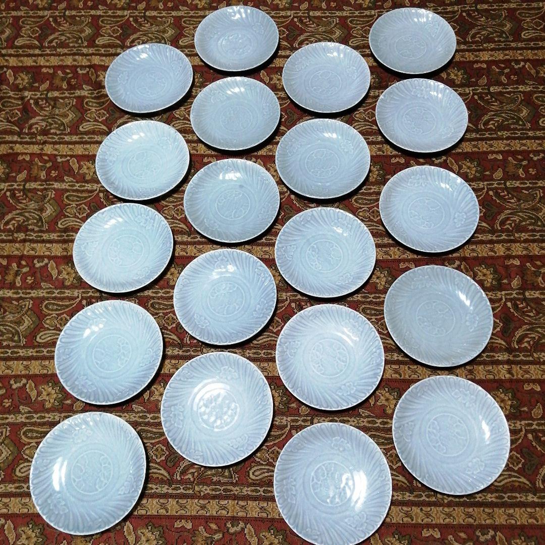 瀬戸焼　青磁陽刻文皿　20枚　15.3cm　大正期～昭和初期