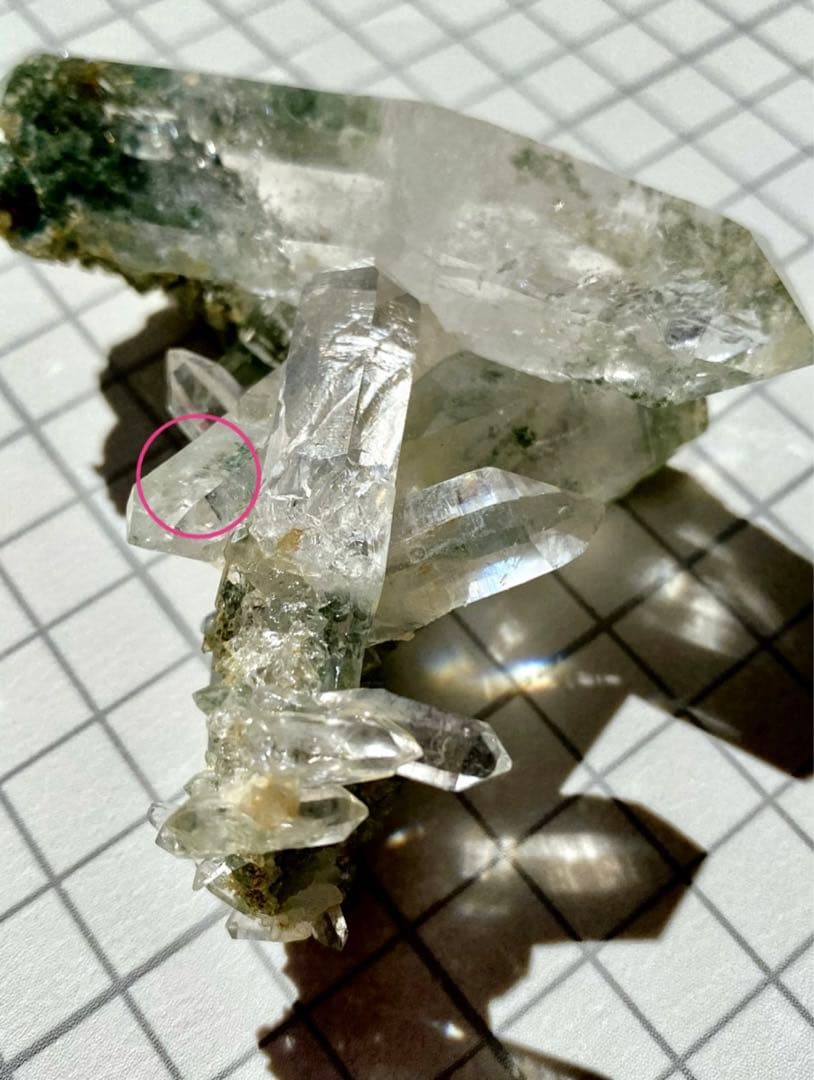 ヒマラヤ水晶クラスター　ベントクォーツ　マニハール産　曲がり水晶　ゴールドルチル