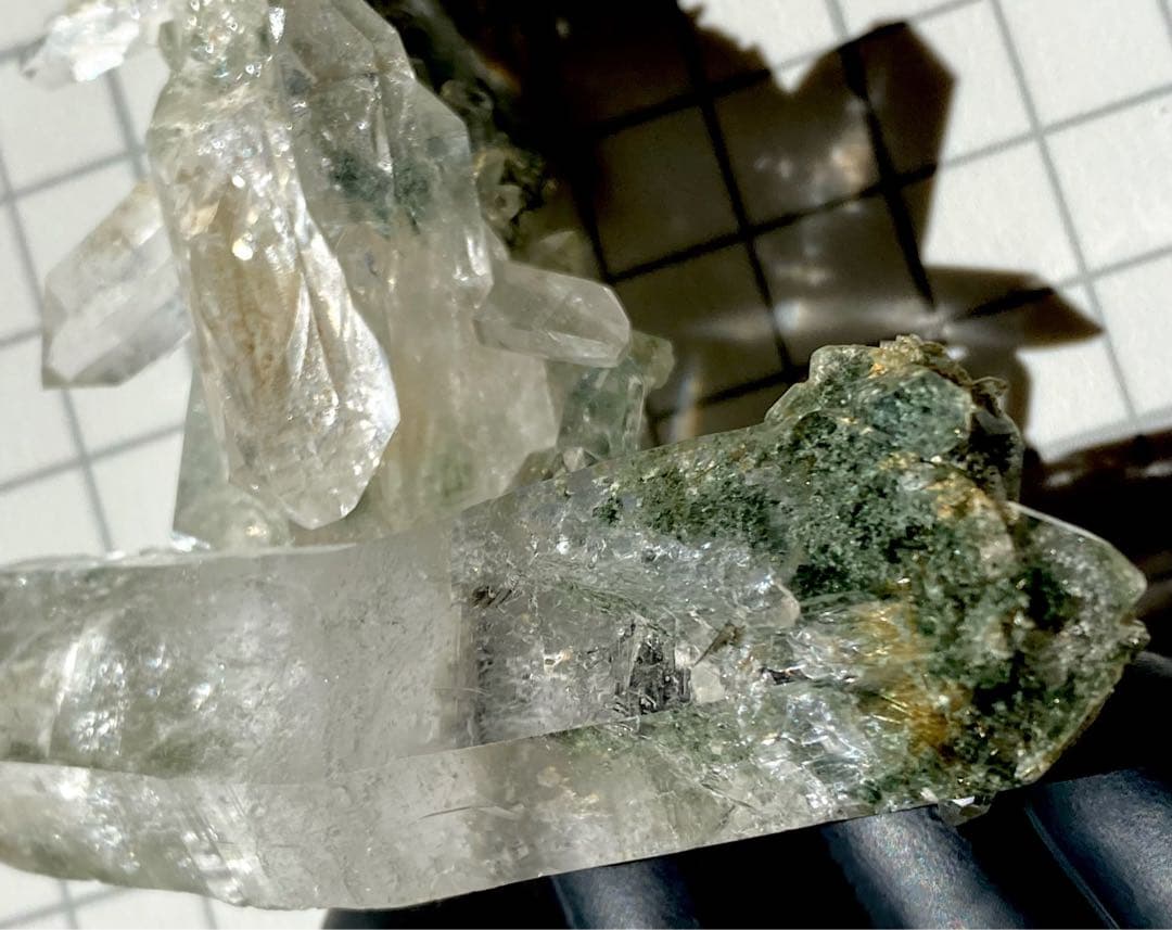 ヒマラヤ水晶クラスター　ベントクォーツ　マニハール産　曲がり水晶　ゴールドルチル