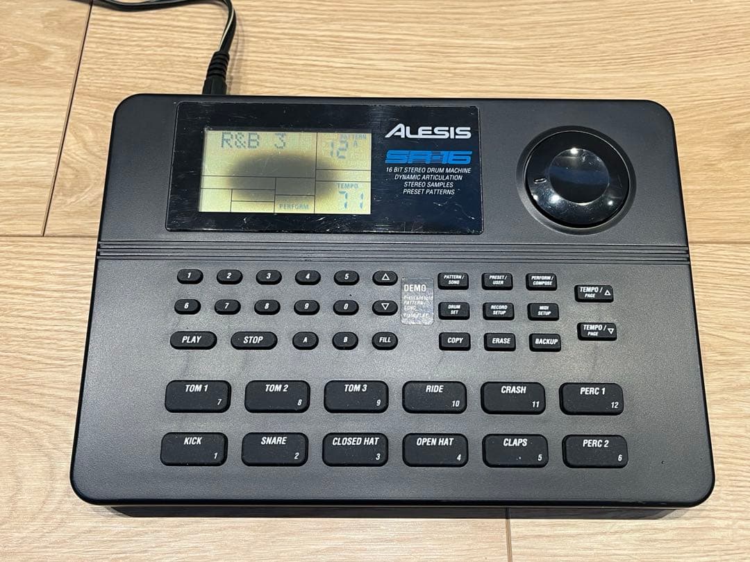 Alesis SR-16 リズムマシン ドラムマシン