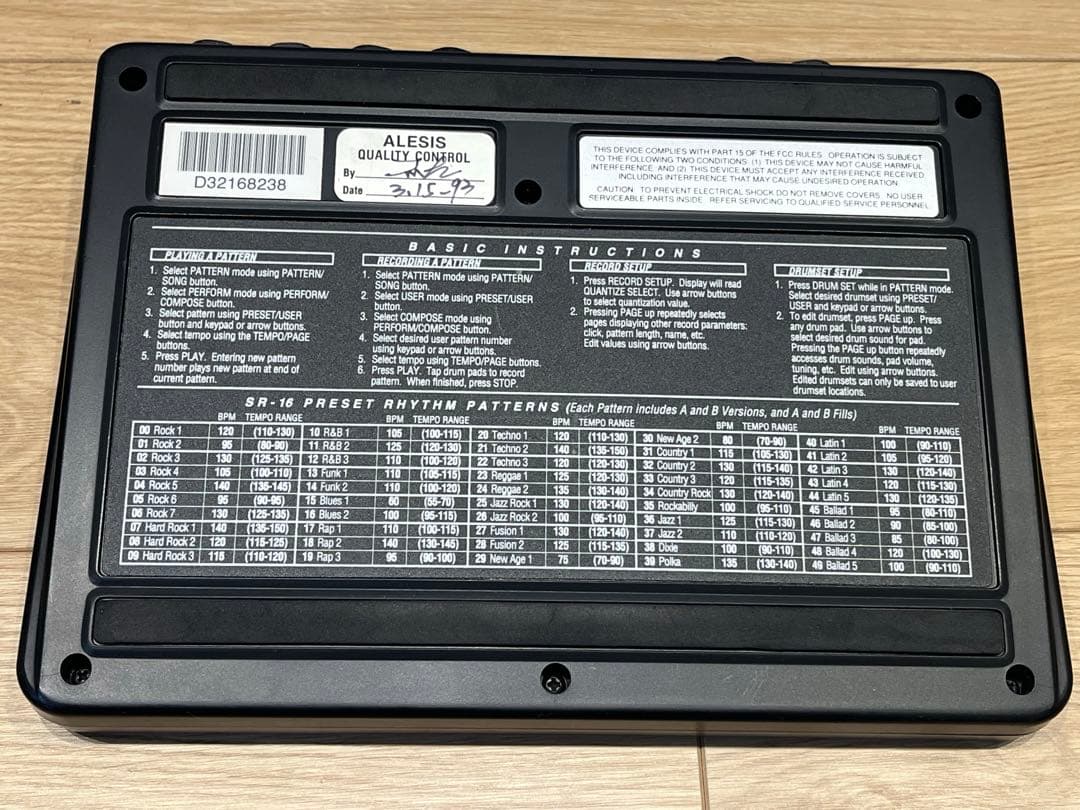 Alesis SR-16 リズムマシン ドラムマシン