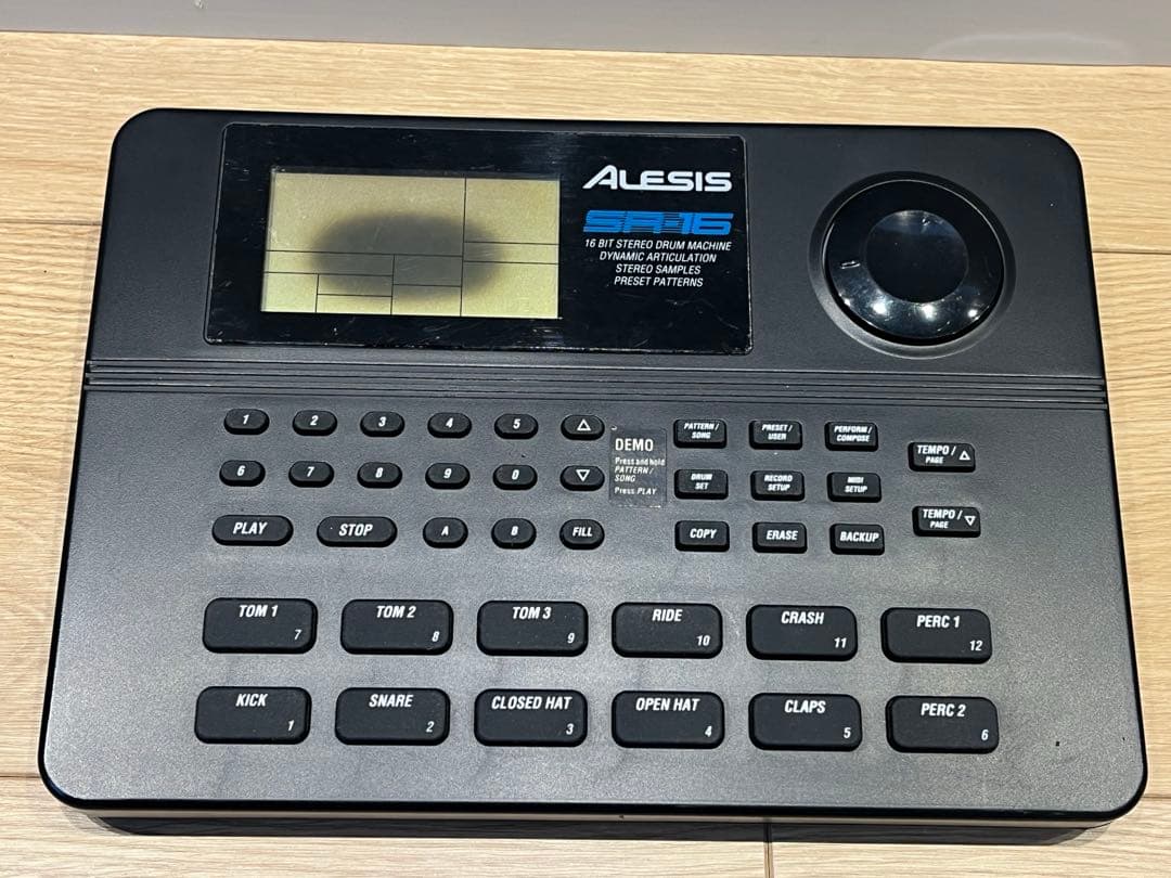 Alesis SR-16 リズムマシン ドラムマシン