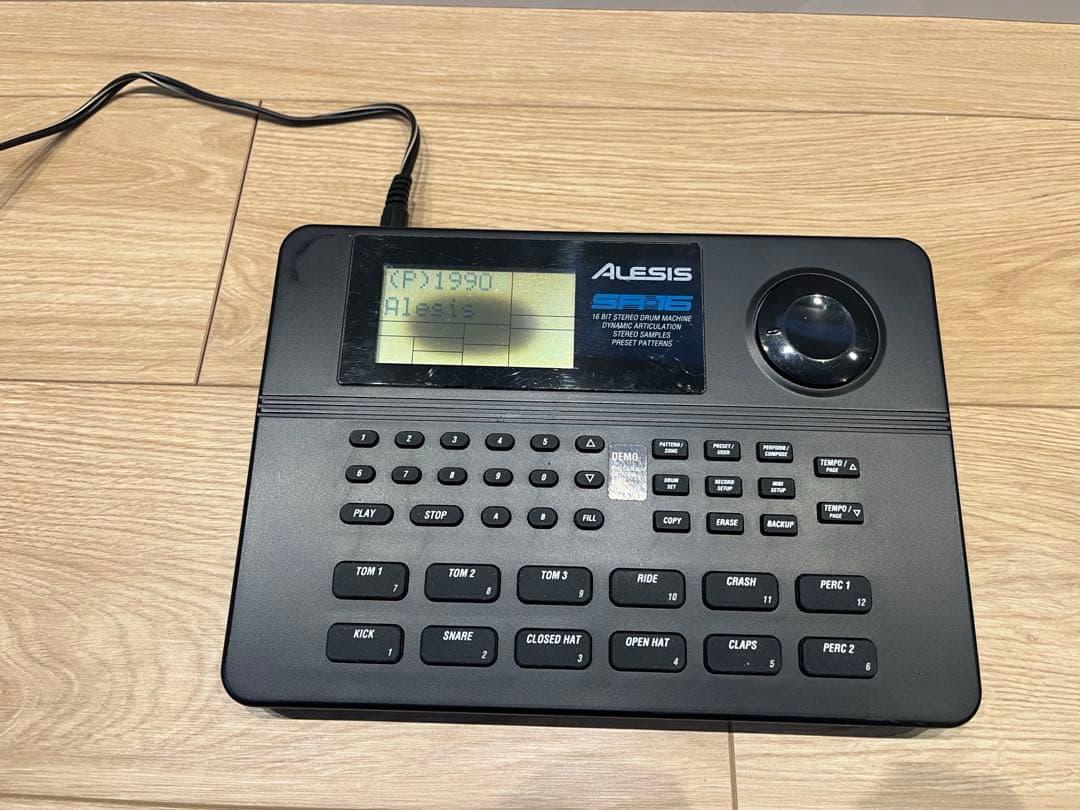 Alesis SR-16 リズムマシン ドラムマシン