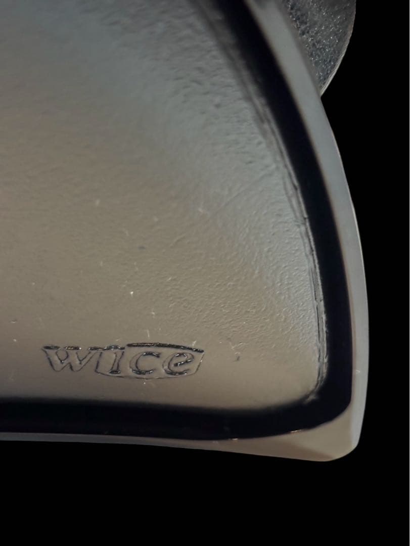 スタッズ付きブラックメタルワインラックプラスレザーボトルカバー2点セット